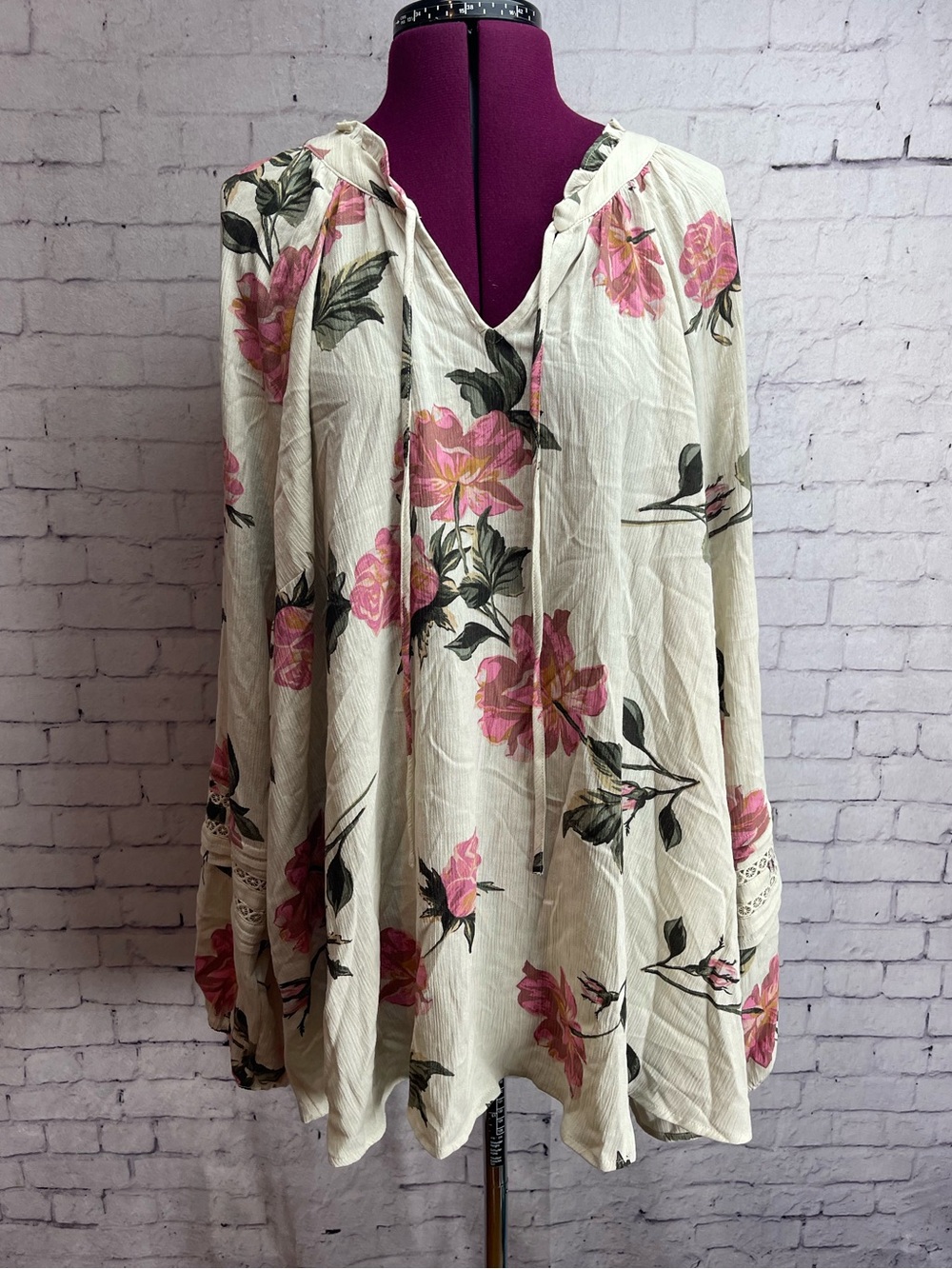 Torrid size 4 cream colored floral print long sleeve blouse